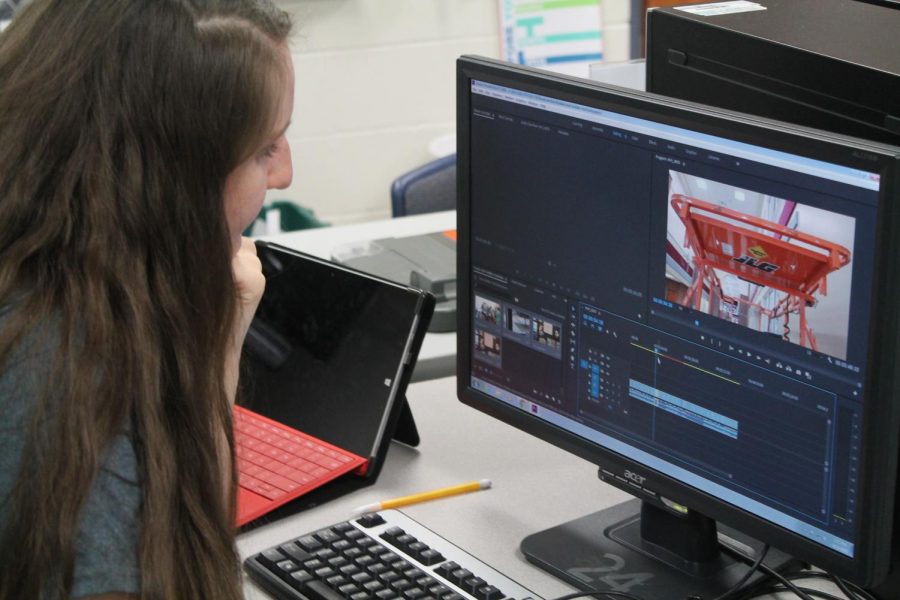 Senior Olivia Hoover edits her segment for the upcoming broadcast deadline. 