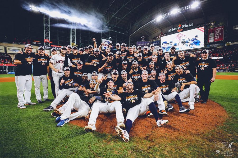 The Houston Astros take a picture after winning the game 5-0.