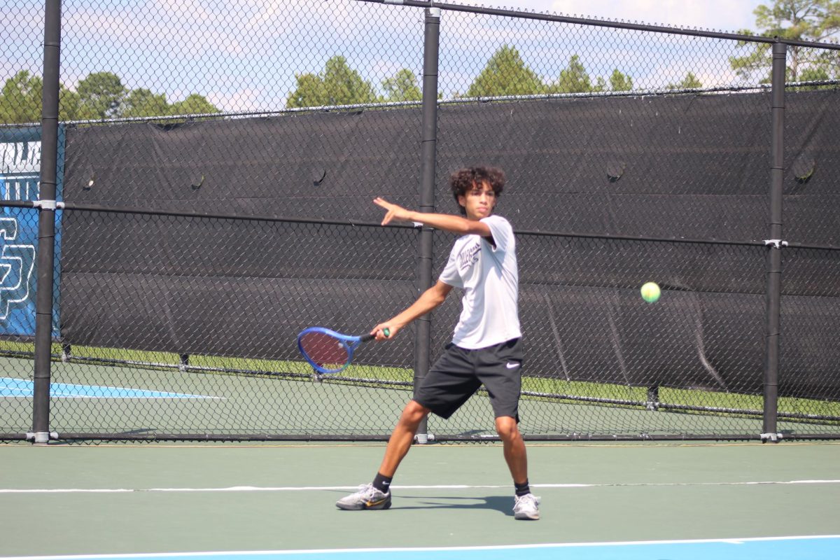 Manuel Rivera recieving serve